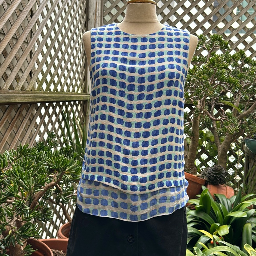 Kate Spade Island Stamp Double layered sleeveless top. Small Back zipper Blue.
